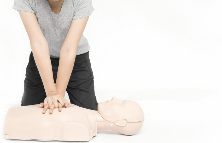 La formation Premiers Secours Niveau 1 IAS permet la maîtrise de la réanimation cardiopulmonaire